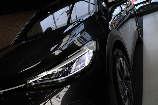 Volkswagen ID.4 Navi ACC Camera Warmtepomp PDC Stuurverwarm. Carplay 19" LM velgen Climate voor & achter Interieur voorverwarming & koeling