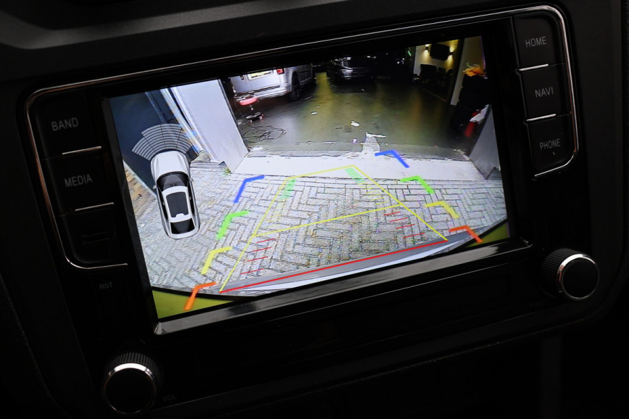 Volkswagen Caddy 2.0 TDI 185 PK DSG | CarPlay | Camera | Stoelverwarming | L+R Schuifdeur | AP Schroefset | Trekhaak | Airco | Cruise control | Dealer onderhouden | Nieuwe APK