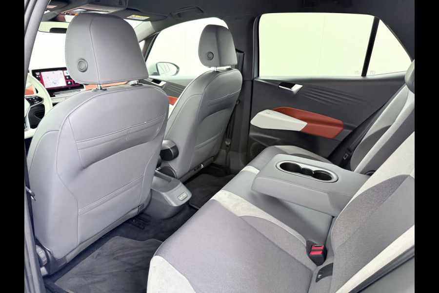 Volkswagen ID.3 First Plus 58kWh Apple Carplay Android Auto Adap.Cruise Lmv 19" Navi Camera Pdc Stoel+Stuurverwarming Keyless Advanced Matrix Led + Dynamisch Led Achterlicht en Isofix DAB Privacy Glas Rijstrooksensor SOH 89% Origineel Nederlandse Auto