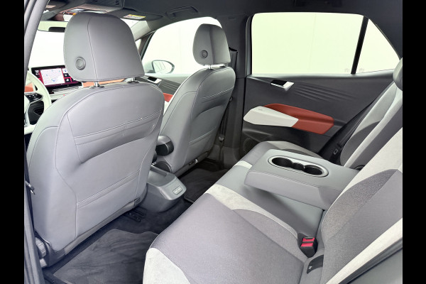 Volkswagen ID.3 First Plus 58kWh Apple Carplay Android Auto Adap.Cruise Lmv 19" Navi Camera Pdc Stoel+Stuurverwarming Keyless Advanced Matrix Led + Dynamisch Led Achterlicht en Isofix DAB Privacy Glas Rijstrooksensor SOH 89% Origineel Nederlandse Auto