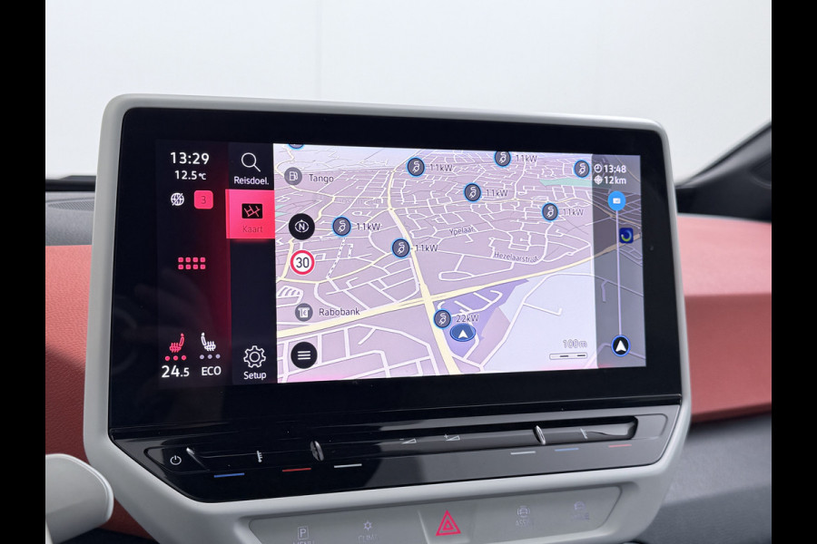 Volkswagen ID.3 First Plus 58kWh Apple Carplay Android Auto Adap.Cruise Lmv 19" Navi Camera Pdc Stoel+Stuurverwarming Keyless Advanced Matrix Led + Dynamisch Led Achterlicht en Isofix DAB Privacy Glas Rijstrooksensor SOH 89% Origineel Nederlandse Auto