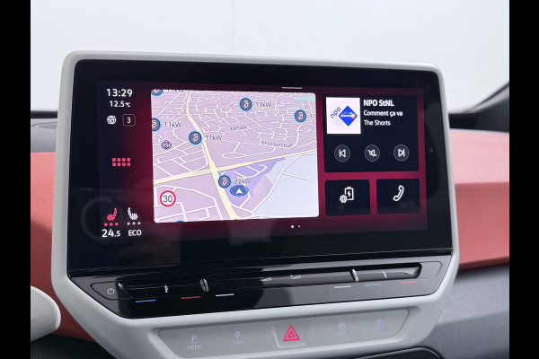 Volkswagen ID.3 First Plus 58kWh Apple Carplay Android Auto Adap.Cruise Lmv 19" Navi Camera Pdc Stoel+Stuurverwarming Keyless Advanced Matrix Led + Dynamisch Led Achterlicht en Isofix DAB Privacy Glas Rijstrooksensor SOH 89% Origineel Nederlandse Auto