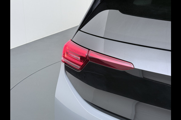 Volkswagen ID.3 First Plus 58kWh Apple Carplay Android Auto Adap.Cruise Lmv 19" Navi Camera Pdc Stoel+Stuurverwarming Keyless Advanced Matrix Led + Dynamisch Led Achterlicht en Isofix DAB Privacy Glas Rijstrooksensor SOH 89% Origineel Nederlandse Auto