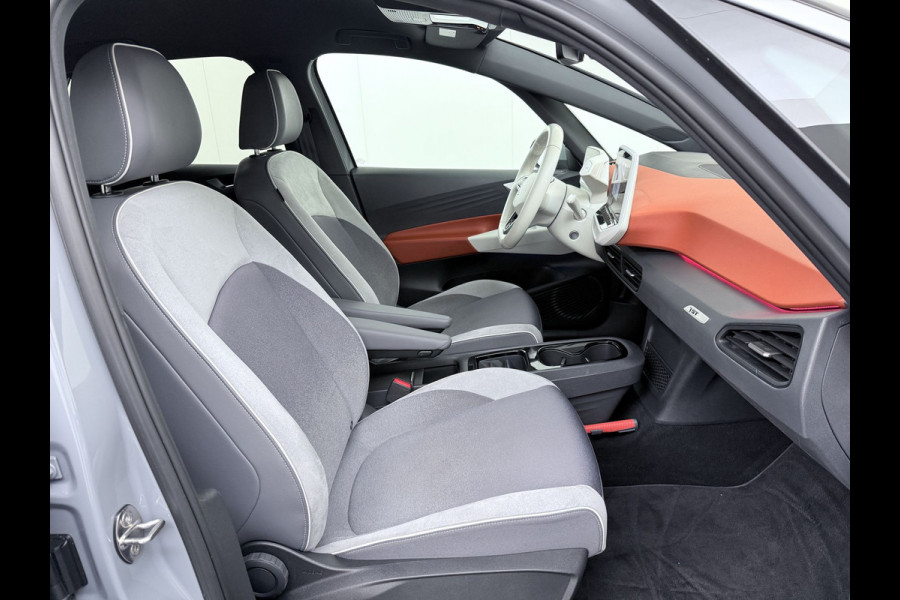 Volkswagen ID.3 First Plus 58kWh Apple Carplay Android Auto Adap.Cruise Lmv 19" Navi Camera Pdc Stoel+Stuurverwarming Keyless Advanced Matrix Led + Dynamisch Led Achterlicht en Isofix DAB Privacy Glas Rijstrooksensor SOH 89% Origineel Nederlandse Auto