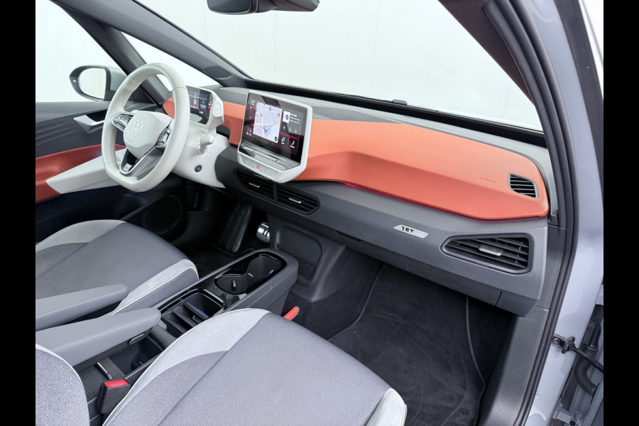 Volkswagen ID.3 First Plus 58kWh Apple Carplay Android Auto Adap.Cruise Lmv 19" Navi Camera Pdc Stoel+Stuurverwarming Keyless Advanced Matrix Led + Dynamisch Led Achterlicht en Isofix DAB Privacy Glas Rijstrooksensor SOH 89% Origineel Nederlandse Auto
