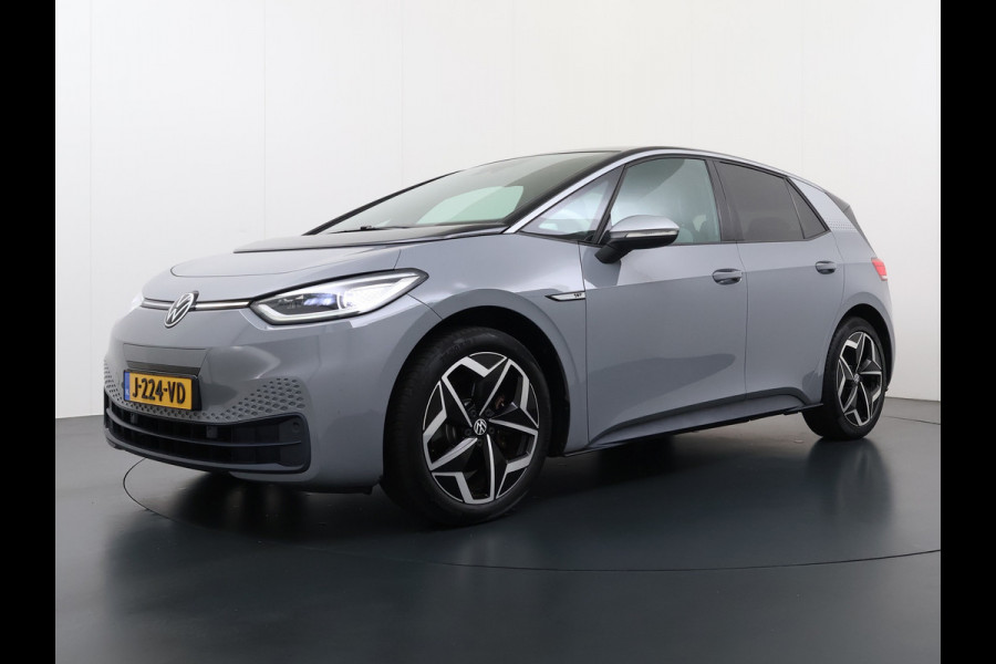 Volkswagen ID.3 First Plus 58kWh Apple Carplay Android Auto Adap.Cruise Lmv 19" Navi Camera Pdc Stoel+Stuurverwarming Keyless Advanced Matrix Led + Dynamisch Led Achterlicht en Isofix DAB Privacy Glas Rijstrooksensor SOH 89% Origineel Nederlandse Auto