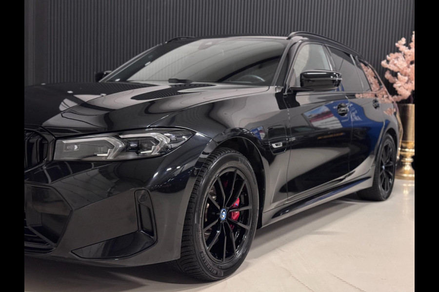 BMW 3 Serie Touring 330e M-SPORT | CARBON | LASERLIGHT | VEEL OPTIES!