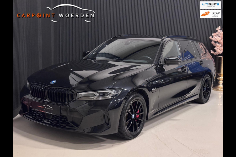 BMW 3 Serie Touring 330e M-SPORT | CARBON | LASERLIGHT | VEEL OPTIES!
