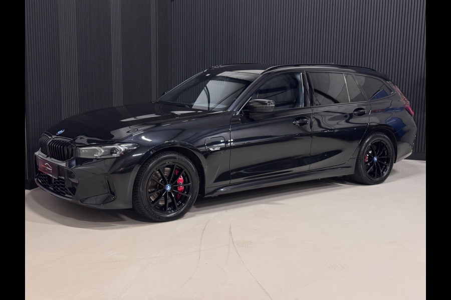 BMW 3 Serie Touring 330e M-SPORT | CARBON | LASERLIGHT | VEEL OPTIES!
