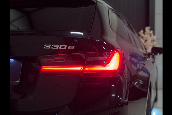BMW 3 Serie Touring 330e M-SPORT | CARBON | LASERLIGHT | VEEL OPTIES!