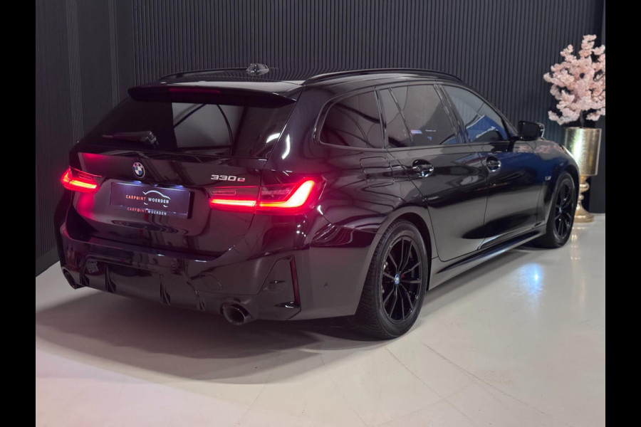 BMW 3 Serie Touring 330e M-SPORT | CARBON | LASERLIGHT | VEEL OPTIES!