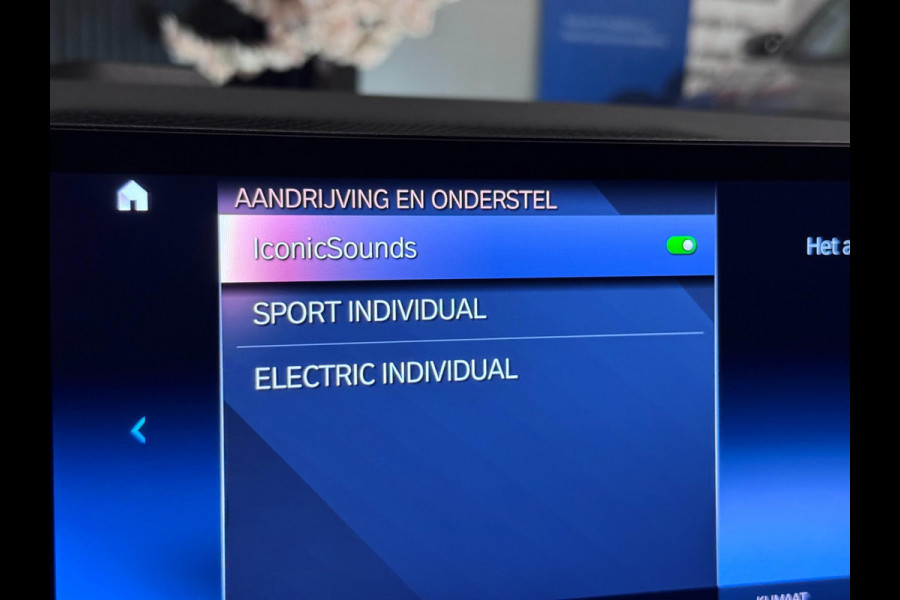 BMW 3 Serie Touring 330e M-SPORT | CARBON | LASERLIGHT | VEEL OPTIES!