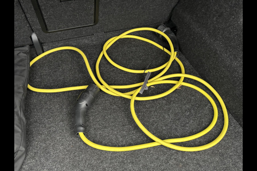 Škoda ENYAQ iV 80 Business Edition WARMTEPOMP| ELEK. TREKHAAK| ADAPTIEVE CRUISE| STOEL + STUURVERWARMING| CAMERA| RIJSTROOKSENSOR|