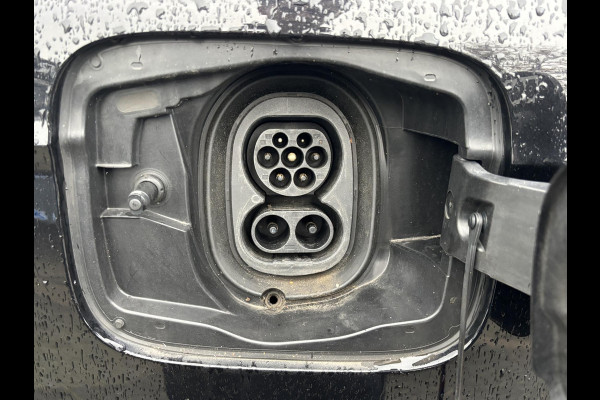 Škoda ENYAQ iV 80 Business Edition WARMTEPOMP| ELEK. TREKHAAK| ADAPTIEVE CRUISE| STOEL + STUURVERWARMING| CAMERA| RIJSTROOKSENSOR|