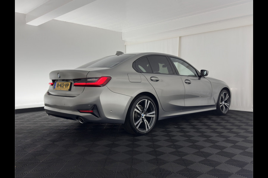 BMW 3-serie 320d Sport-Line High Executive Edition (INCL-BTW) *LUXURY-LEATHER | FULL-LED | DIGI-COCKPIT | HEATED-SPORTSEATS | HIFI-SOUND | NAVI-FULLMAP | KEYLESS | CAMERA | PRIVACY-GLASS | SHIFT-PADDLES | DAB+ | AMBIENT-LIGHT | ECC | CARPLAY