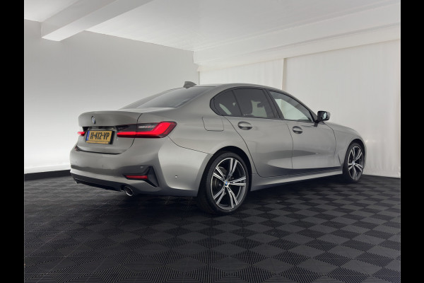 BMW 3-serie 320d Sport-Line High Executive Edition (INCL-BTW) *LUXURY-LEATHER | FULL-LED | DIGI-COCKPIT | HEATED-SPORTSEATS | HIFI-SOUND | NAVI-FULLMAP | KEYLESS | CAMERA | PRIVACY-GLASS | SHIFT-PADDLES | DAB+ | AMBIENT-LIGHT | ECC | CARPLAY