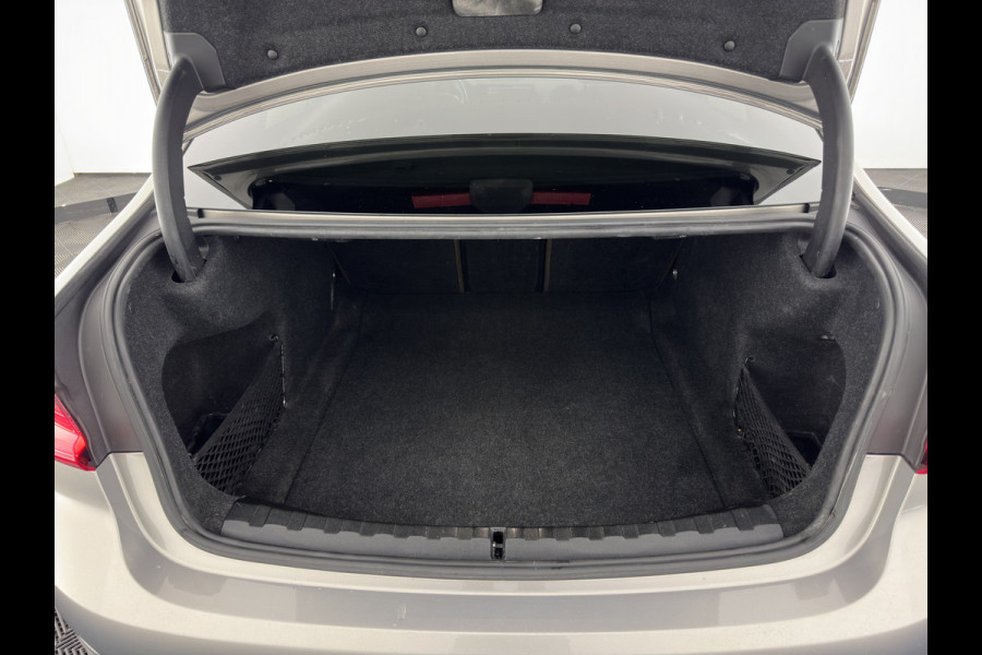 BMW 3-serie 320d Sport-Line High Executive Edition (INCL-BTW) *LUXURY-LEATHER | FULL-LED | DIGI-COCKPIT | HEATED-SPORTSEATS | HIFI-SOUND | NAVI-FULLMAP | KEYLESS | CAMERA | PRIVACY-GLASS | SHIFT-PADDLES | DAB+ | AMBIENT-LIGHT | ECC | CARPLAY