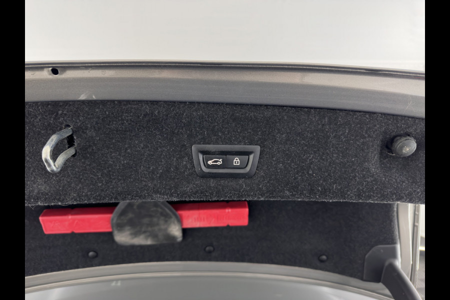 BMW 3-serie 320d Sport-Line High Executive Edition (INCL-BTW) *LUXURY-LEATHER | FULL-LED | DIGI-COCKPIT | HEATED-SPORTSEATS | HIFI-SOUND | NAVI-FULLMAP | KEYLESS | CAMERA | PRIVACY-GLASS | SHIFT-PADDLES | DAB+ | AMBIENT-LIGHT | ECC | CARPLAY