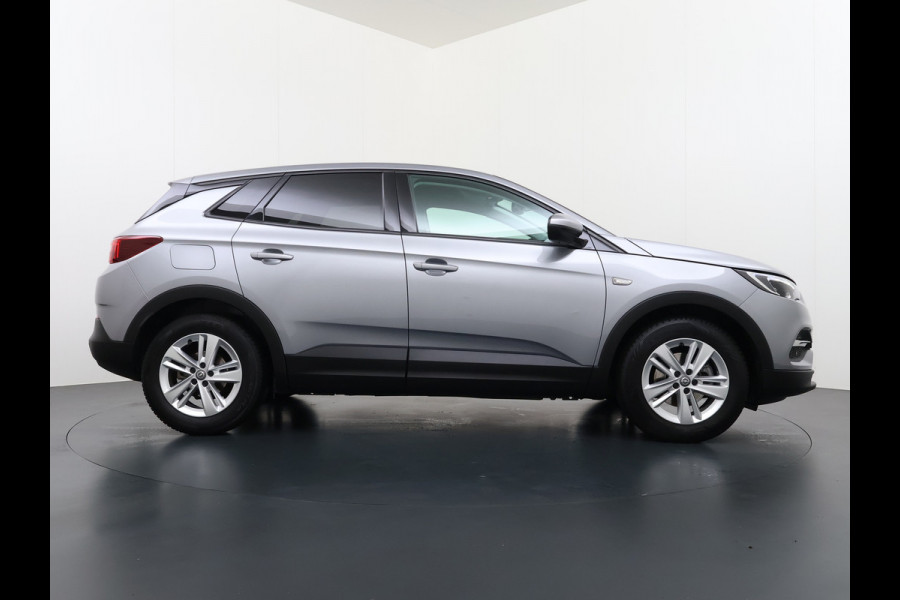 Opel Grandland X T131PK Trekhaak Navi Ecc Pdc Apple Carplay Android Auto Cruise Control Edition Lmv Licht-Regensensor Verkeersbordlezer PrivacyGlas IntelliLink Bluetooth Origineel Nederlandse Auto 1.400KG Trekgewicht! € 35.000 nieuw! Bij ons volledig Onderhouden
