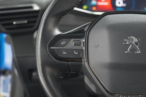 Peugeot 2008 PureTech 130 Allure | Trekhaak | Camera | Stoelverwarming | Adaptieve Cruise Control