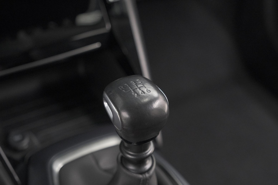 Peugeot 2008 PureTech 130 Allure | Trekhaak | Camera | Stoelverwarming | Adaptieve Cruise Control