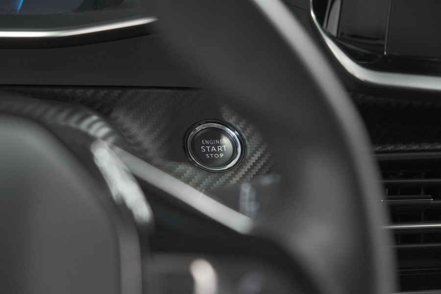 Peugeot 2008 PureTech 130 Allure | Trekhaak | Camera | Stoelverwarming | Adaptieve Cruise Control