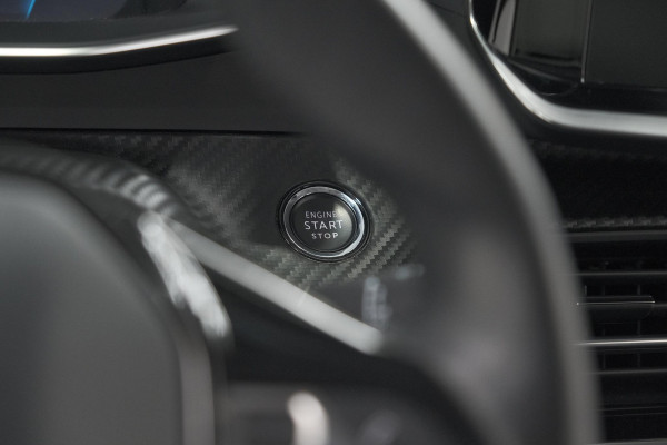 Peugeot 2008 PureTech 130 Allure | Trekhaak | Camera | Stoelverwarming | Adaptieve Cruise Control