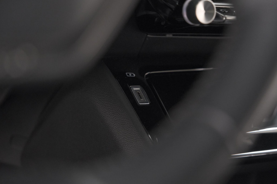 Peugeot 2008 PureTech 130 Allure | Trekhaak | Camera | Stoelverwarming | Adaptieve Cruise Control