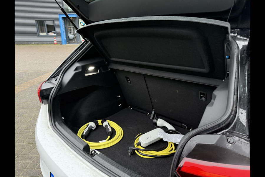 Volkswagen ID.3 PRO PERFORMANCE 58 kWh 204 PK | Warmtepomp | Stoel- & Stuurverwarming | Trekhaak | Adaptieve Cruise Control | Lane Assist