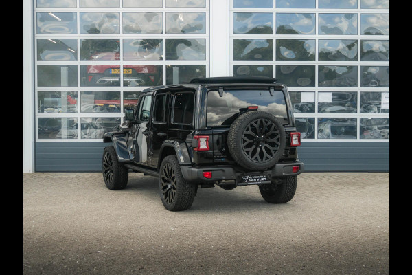 Jeep Wrangler Unlimited 4xe 380 Sahara | 22" Brute velgen | Uit voorraad leverbaar | MY25 | Sky One-Touch Power Soft Top | Geel kenteken !