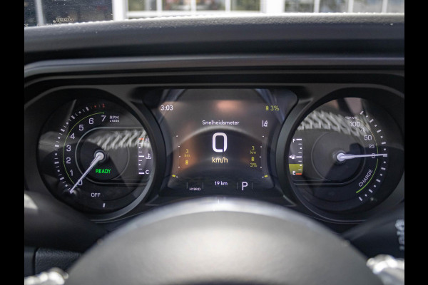 Jeep Wrangler Unlimited 4xe 380 Sahara | 22" Brute velgen | Uit voorraad leverbaar | MY25 | Sky One-Touch Power Soft Top | Geel kenteken !