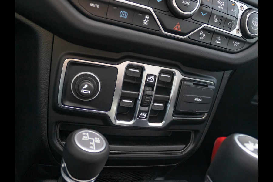 Jeep Wrangler Unlimited 4xe 380 Sahara | 22" Brute velgen | Uit voorraad leverbaar | MY25 | Sky One-Touch Power Soft Top | Geel kenteken !