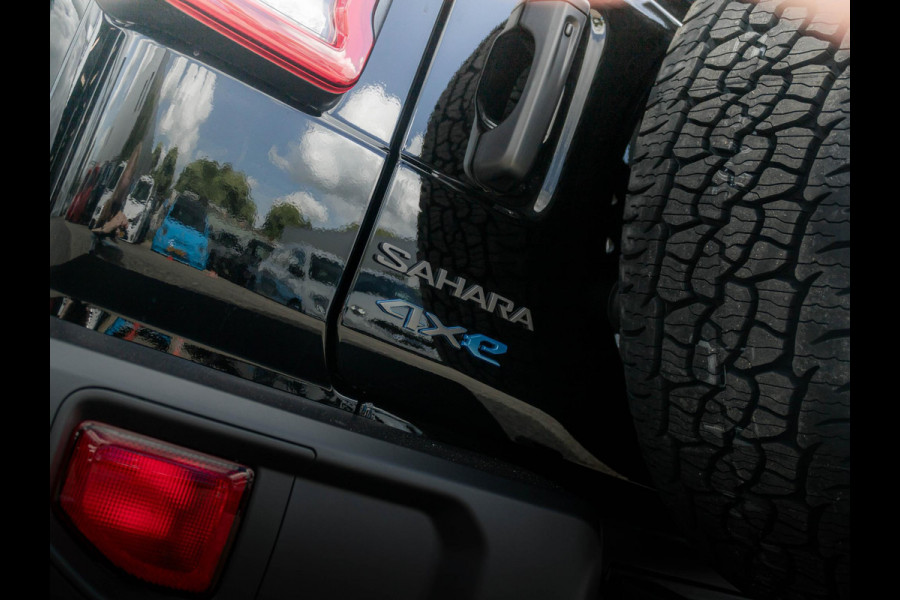 Jeep Wrangler Unlimited 4xe 380 Sahara | 22" Brute velgen | Uit voorraad leverbaar | MY25 | Sky One-Touch Power Soft Top | Geel kenteken !