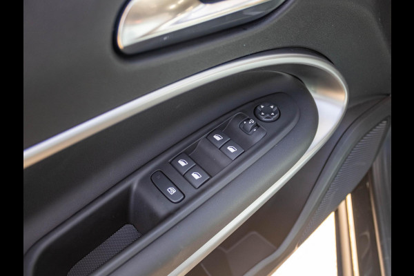 Jeep Avenger 1.2 e-Hybrid Summit | Winter Pack | Schuif/Kanteldak | Infotaiment&Convenience Pack