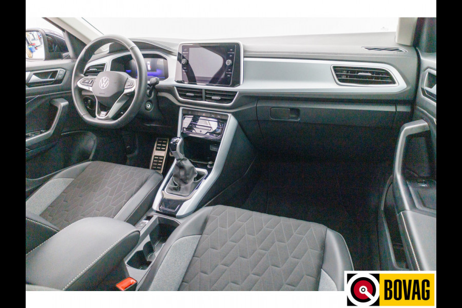 Volkswagen T-Roc 1.0 TSI Goal Edition | Stoelverw. | Apple Carplay / Android auto | PDC V+A | Adaptive cruise Travel Assist. Automatisch inparkeren, Climate control, all season banden, extra getint glas achter