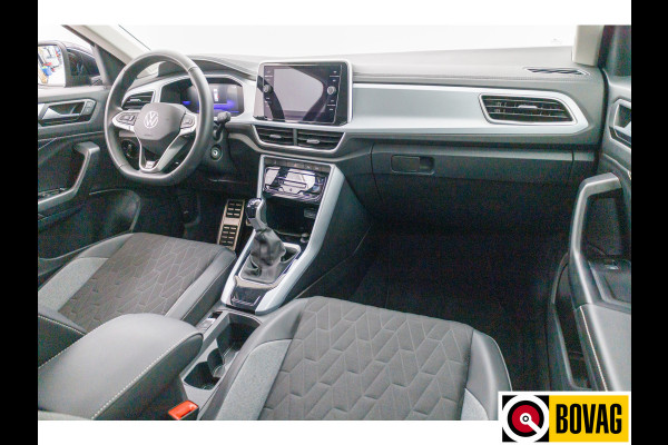 Volkswagen T-Roc 1.0 TSI Goal Edition | Stoelverw. | Apple Carplay / Android auto | PDC V+A | Adaptive cruise Travel Assist. Automatisch inparkeren, Climate control, all season banden, extra getint glas achter