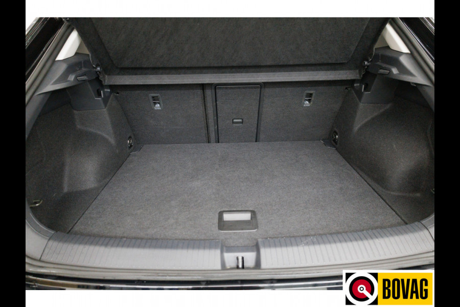 Volkswagen T-Roc 1.0 TSI Goal Edition | Stoelverw. | Apple Carplay / Android auto | PDC V+A | Adaptive cruise Travel Assist. Automatisch inparkeren, Climate control, all season banden, extra getint glas achter