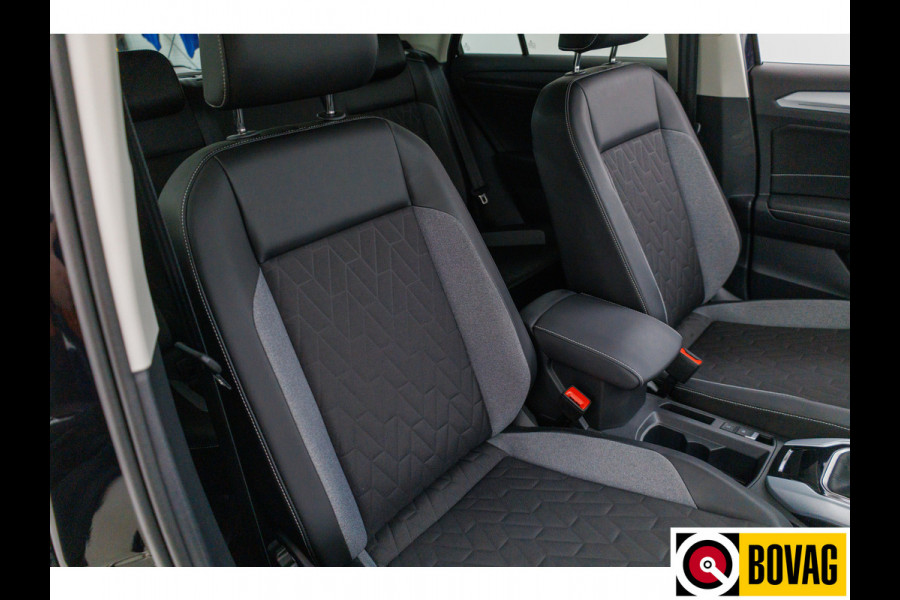 Volkswagen T-Roc 1.0 TSI Goal Edition | Stoelverw. | Apple Carplay / Android auto | PDC V+A | Adaptive cruise Travel Assist. Automatisch inparkeren, Climate control, all season banden, extra getint glas achter