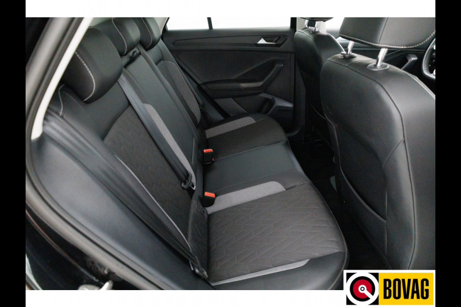 Volkswagen T-Roc 1.0 TSI Goal Edition | Stoelverw. | Apple Carplay / Android auto | PDC V+A | Adaptive cruise Travel Assist. Automatisch inparkeren, Climate control, all season banden, extra getint glas achter