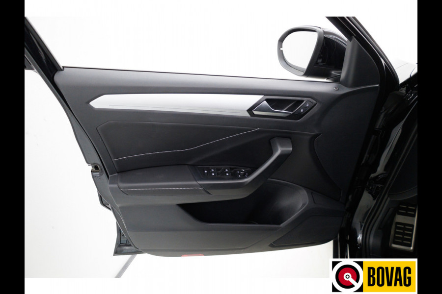 Volkswagen T-Roc 1.0 TSI Goal Edition | Stoelverw. | Apple Carplay / Android auto | PDC V+A | Adaptive cruise Travel Assist. Automatisch inparkeren, Climate control, all season banden, extra getint glas achter