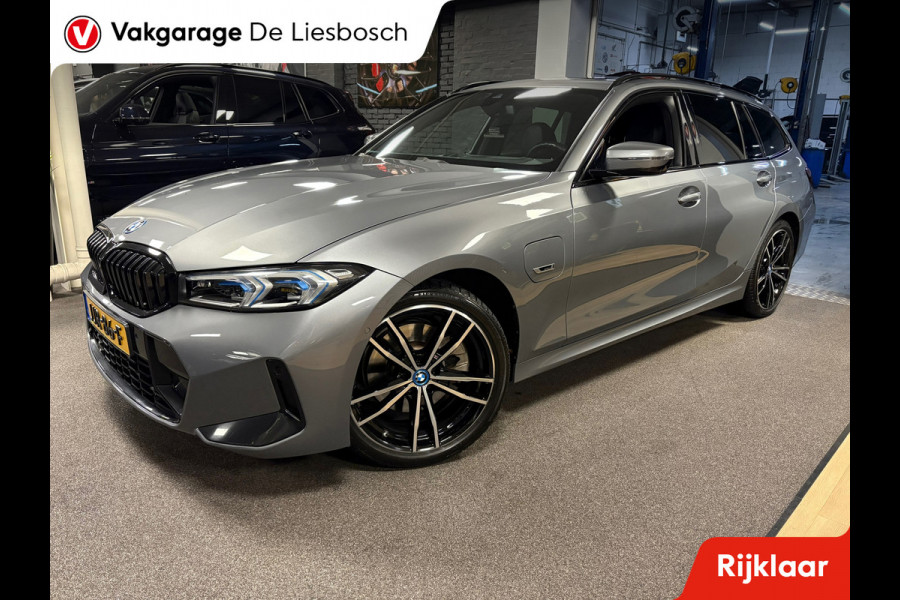 BMW 3 Serie Touring 330e xDrive M-pakket facelift / Panorama-dak / head-up / 360 camera / Harman-Kardon