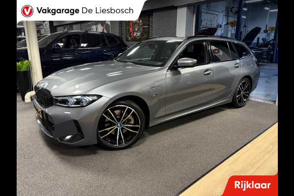 BMW 3 Serie Touring 330e xDrive M-pakket facelift / Panorama-dak / head-up / 360 camera / Harman-Kardon
