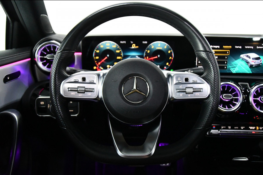 Mercedes-Benz A-Klasse 200 AMG Line Pano Sfeer Cam
