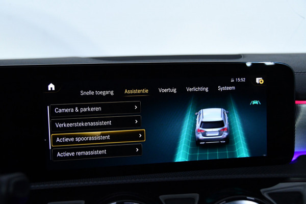 Mercedes-Benz A-Klasse 200 AMG Line Pano Sfeer Cam