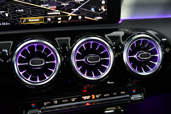 Mercedes-Benz A-Klasse 200 AMG Line Pano Sfeer Cam