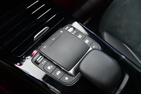 Mercedes-Benz A-Klasse 200 AMG Line Pano Sfeer Cam