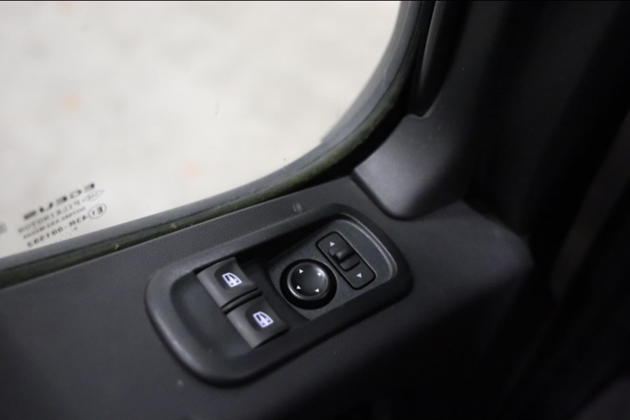 Renault Master T35 2.3 dCi 135PK L1/H2 CAMERA NAVI AIRCO CRUISE CONTROL PDC Lease v/a €132,- p.m. INRUIL MOGELIJK