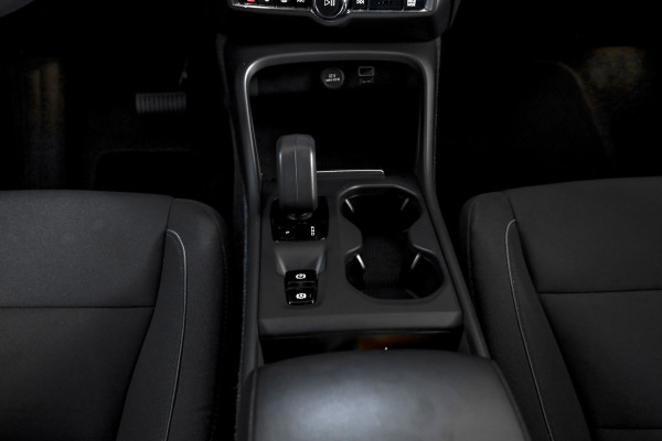 Volvo XC40 1.5 T4 Recharge Inscription | Dig. Cockpit | Cruise | PDC | NAV + App. Connect | ECC | DAB | Elek. Klep | LM 18" | 3865