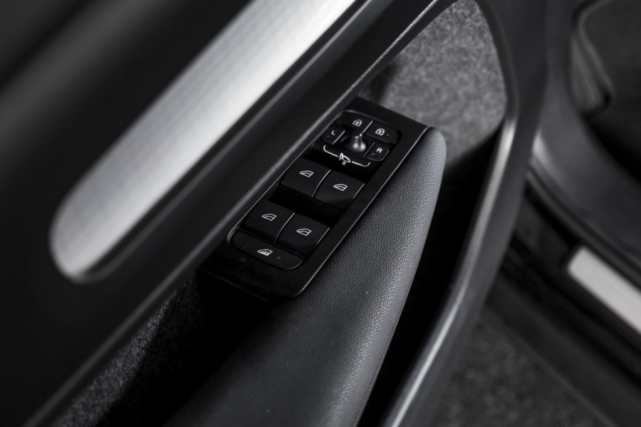 Volvo XC40 1.5 T4 Recharge Inscription | Dig. Cockpit | Cruise | PDC | NAV + App. Connect | ECC | DAB | Elek. Klep | LM 18" | 3865