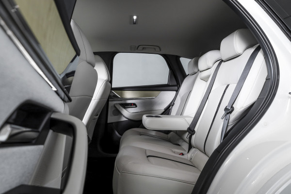 Mazda CX-60 2.5 e-SkyActiv PHEV Takumi | Dig.Cockpit | Adapt.Cruise | Winterpakket | PDC | Camera | NAV + App.Connect | ECC | Trekhaak | LM 21" |